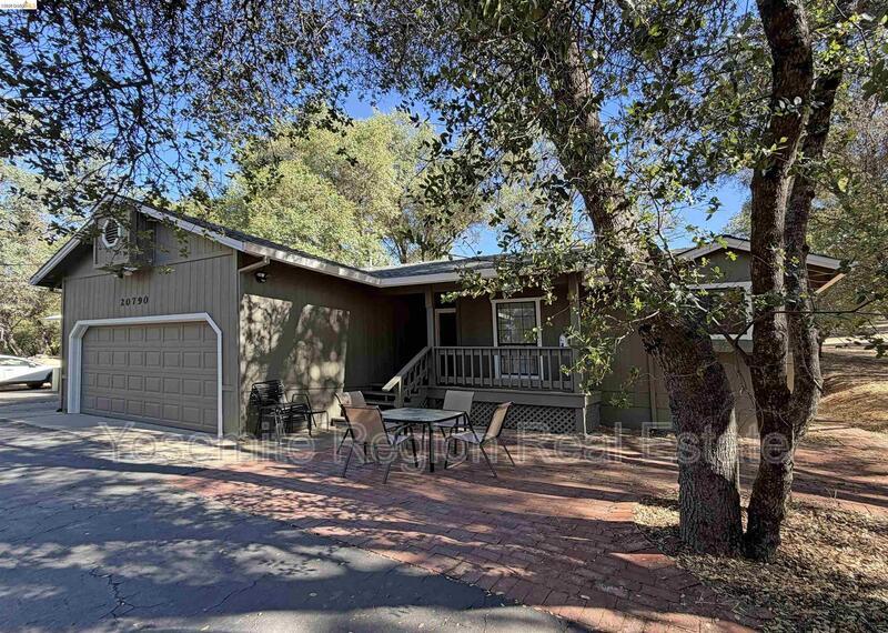 Groveland House: 20790 Ferretti Road