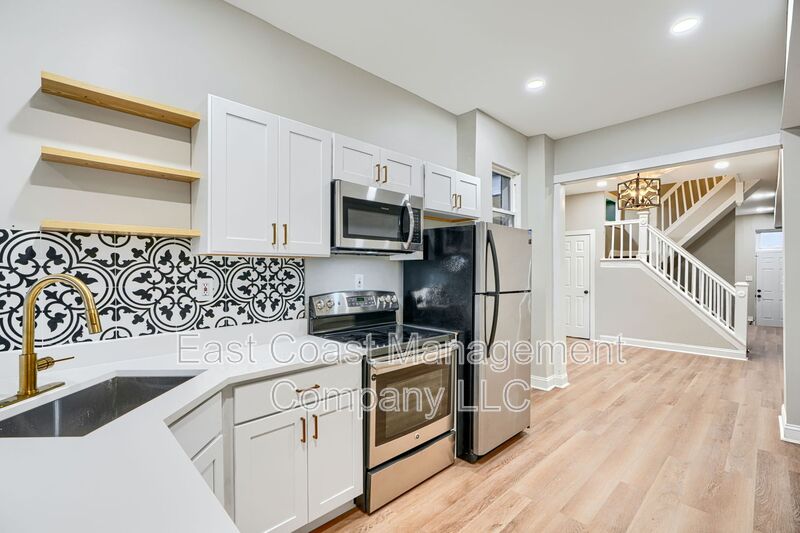 Baltimore House: 319 S Mount St