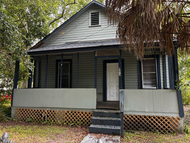 Jacksonville House: 1672 West 2nd Street