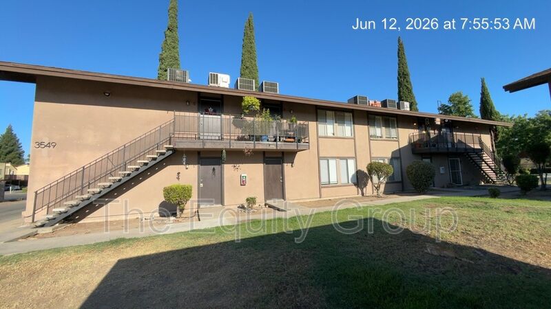 Visalia House: 3549 W Campus Ave-1