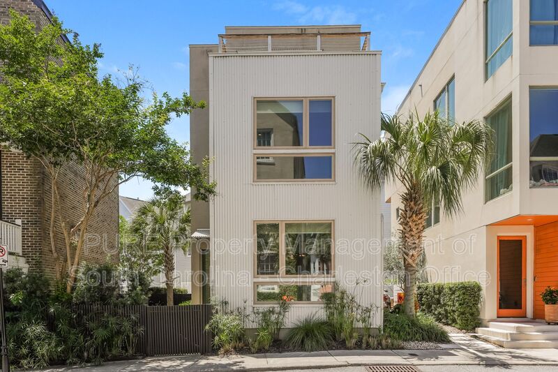 North Charleston House: 4493 Summey St