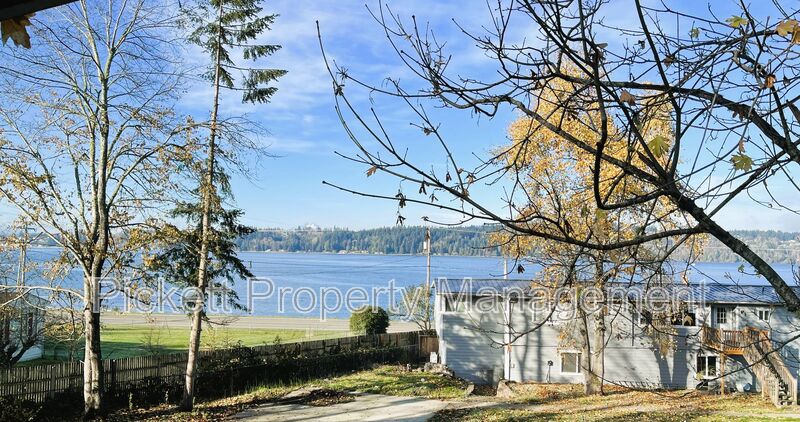 Port Orchard Townhome: 4619 Beach Dr E
