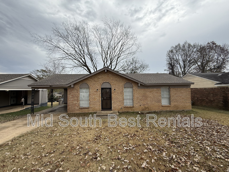 Memphis House: 4864 Bradford Dr
