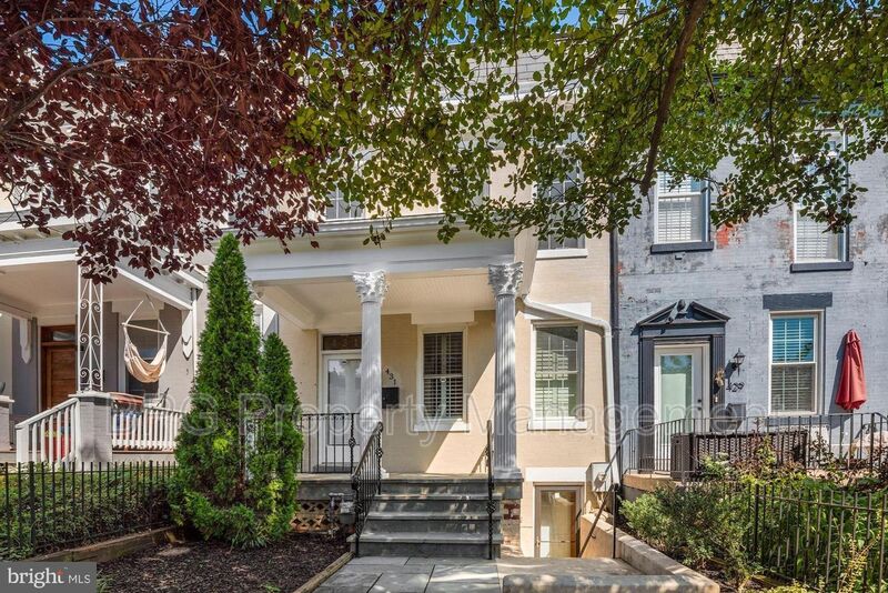 Washington House: 431 Manor PL NW
