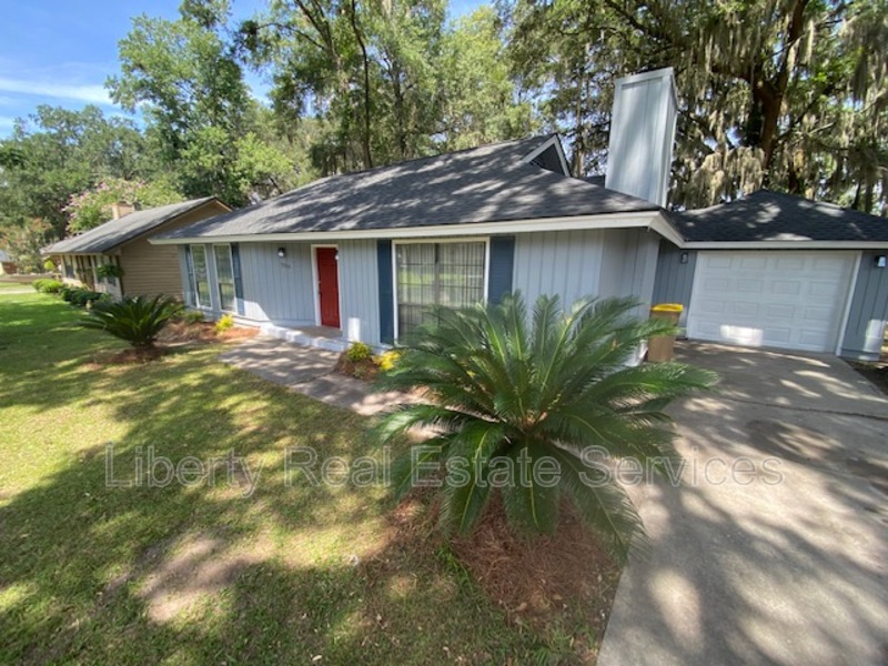 Richmond Hill House: 300 Robinson Loop