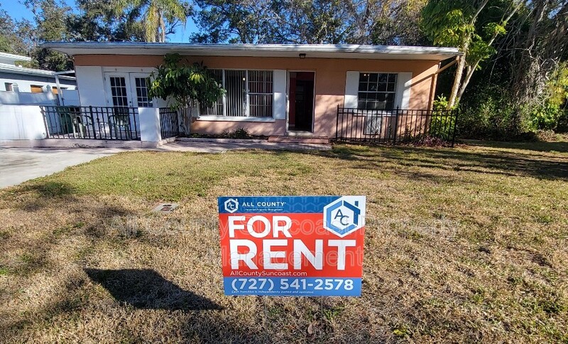 St. Petersburg House: 11173 51st Ave N