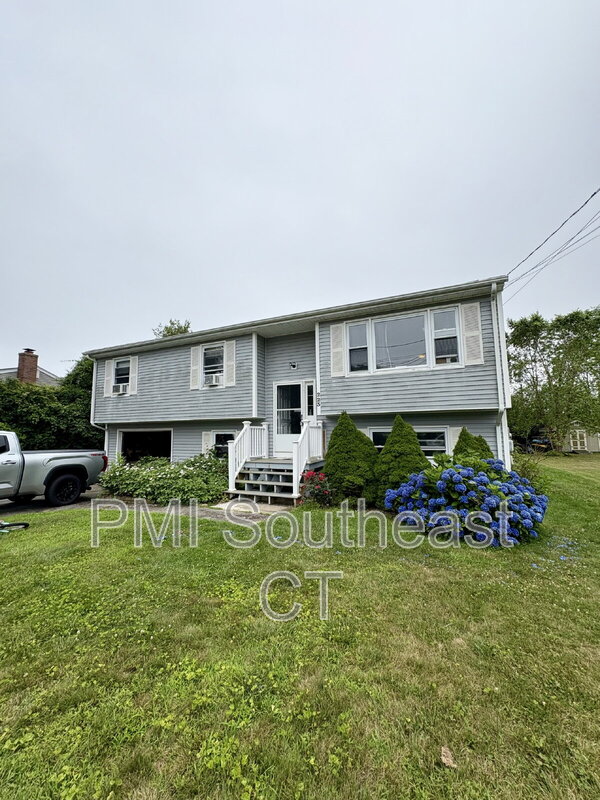 Groton House: 223 Seneca Drive