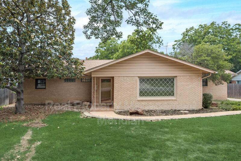 Fort Worth House: 5700 Wessex Ave
