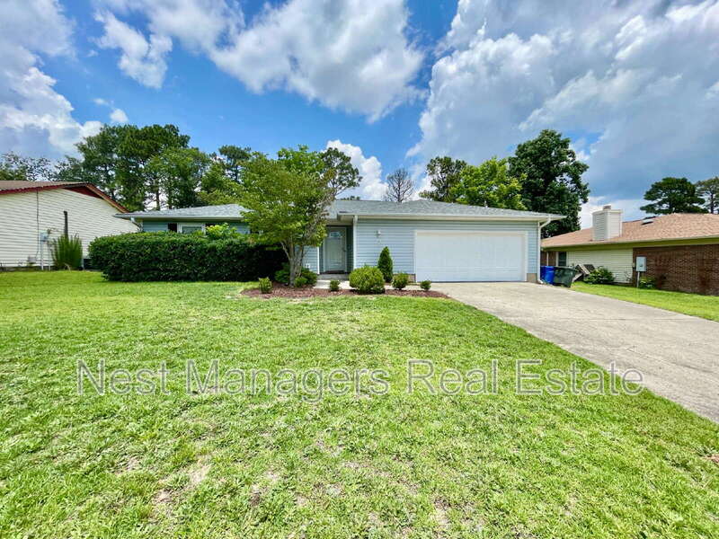 Fayetteville House: 6826 Beaver Stone Road