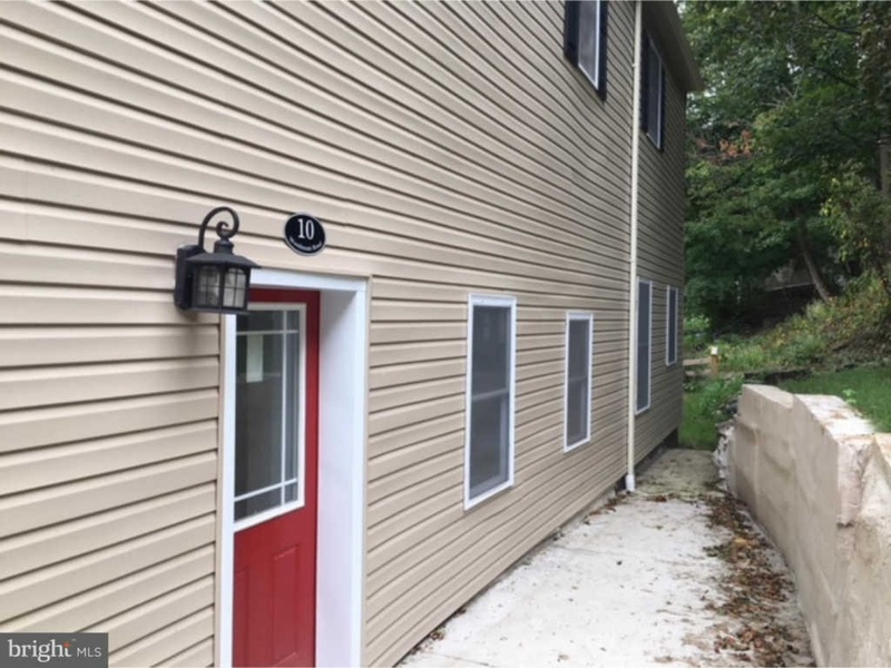 Conshohocken House: 10 Woodmont Road