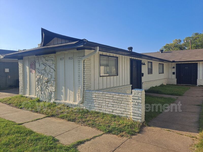 Irving House: 815 Bluebird Drive