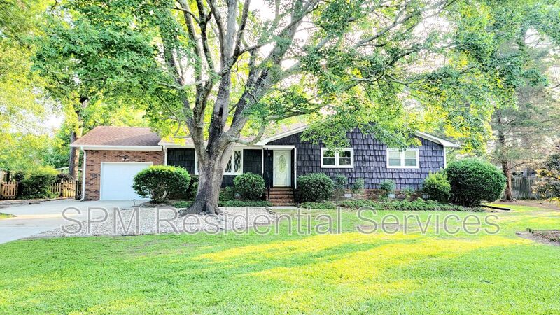 Wilmington House: 812 Greenbriar Rd