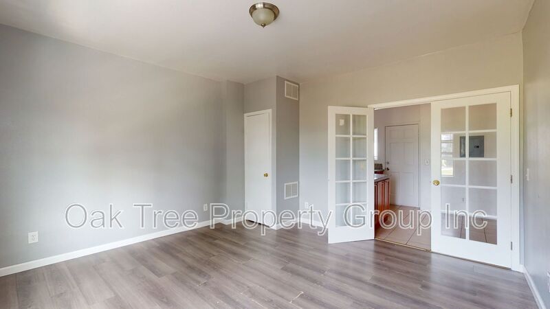 Oakland House: 4152 Brookdale Ave