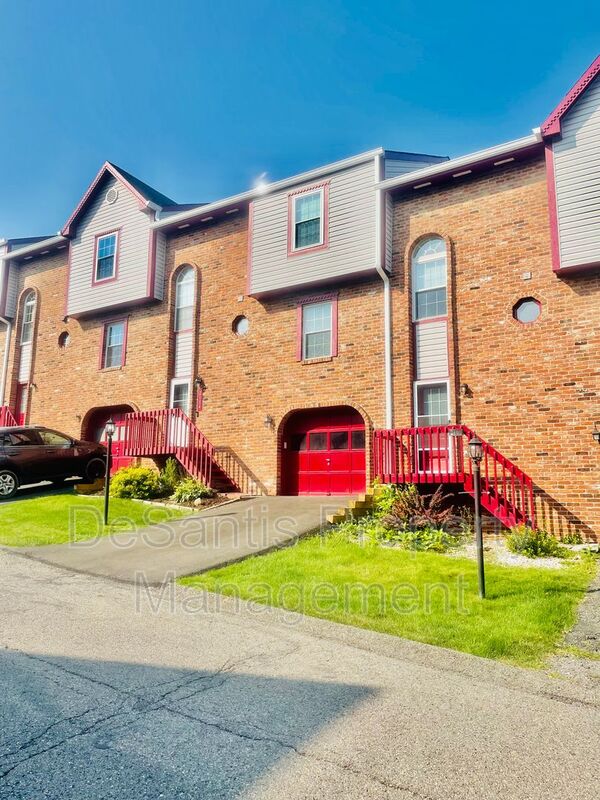 Imperial Townhome: 2104 Timberglen Drive