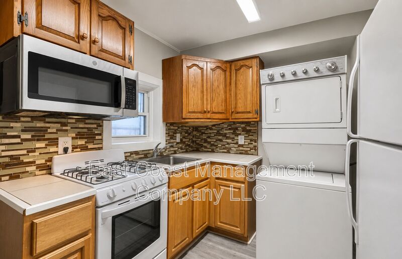 Baltimore House: 1220 W Pratt St