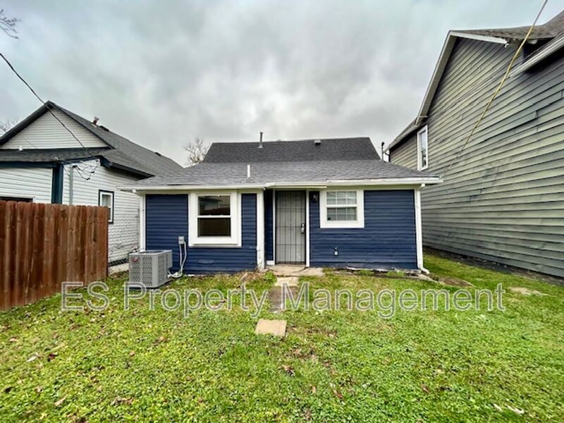 Newly renovated 2 bedroom, 1 bath home with detached garage!! - Photo 19