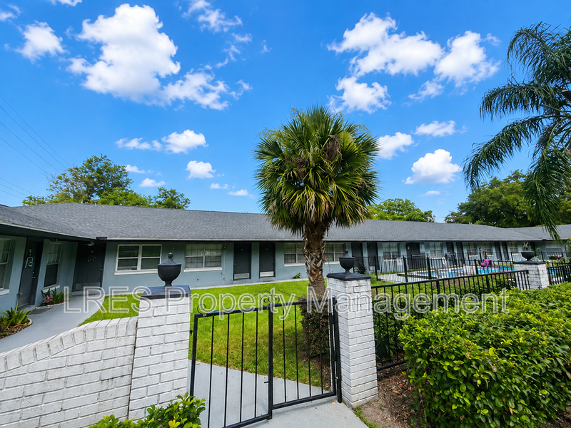 Saint Cloud House: 1031 Columbia Avenue