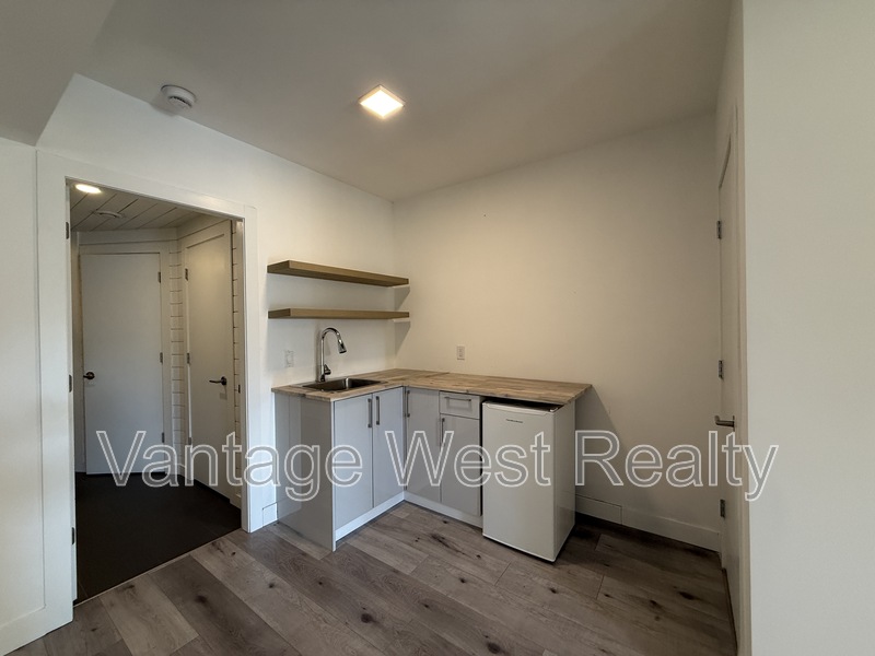 West Kelowna Condo: 2-3859 Carrall Rd
