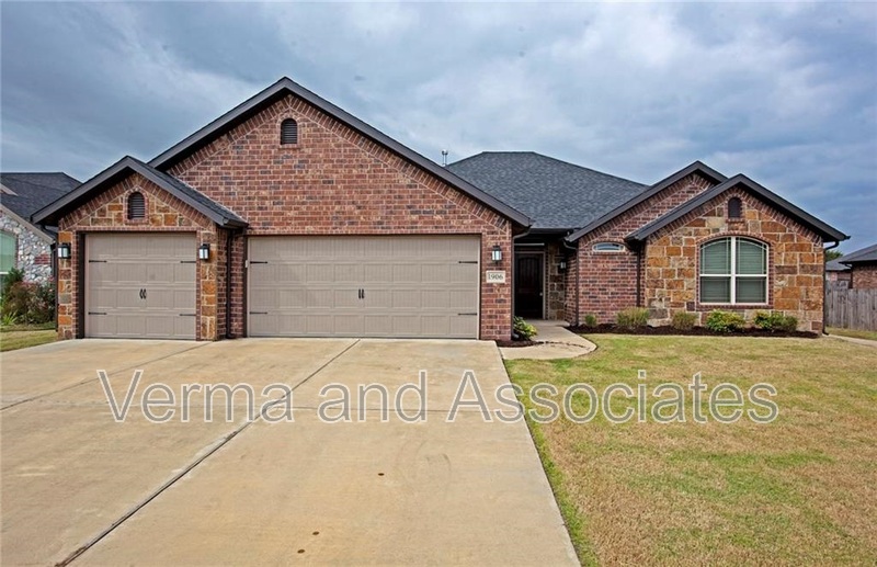 Bentonville House: 1906 SW Cypress St