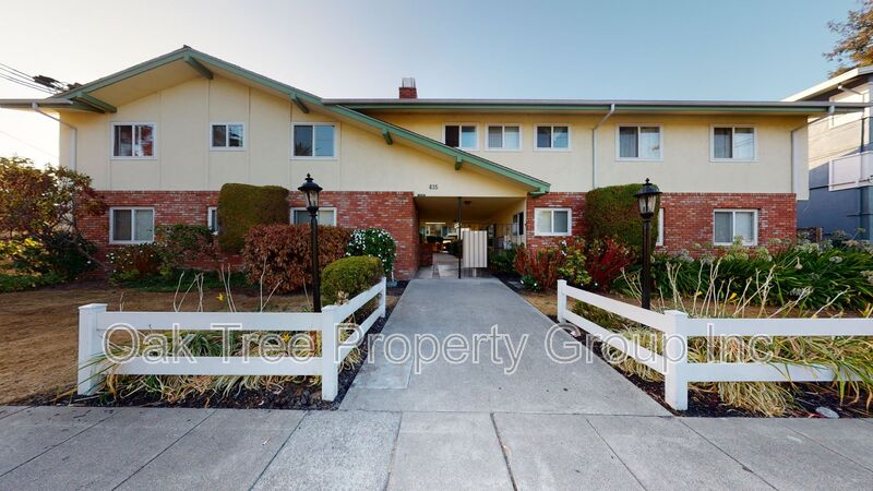 San Leandro House: 635 Dowling Blvd