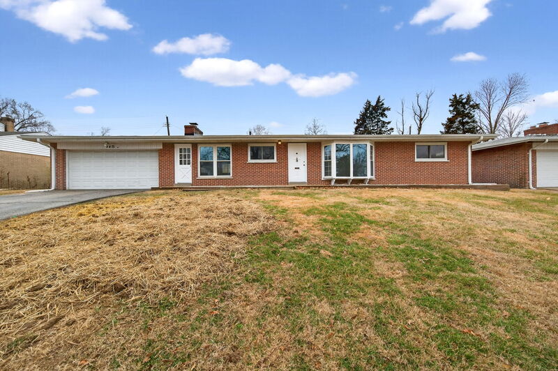 St. Louis House: 9475 Yorktown Drive