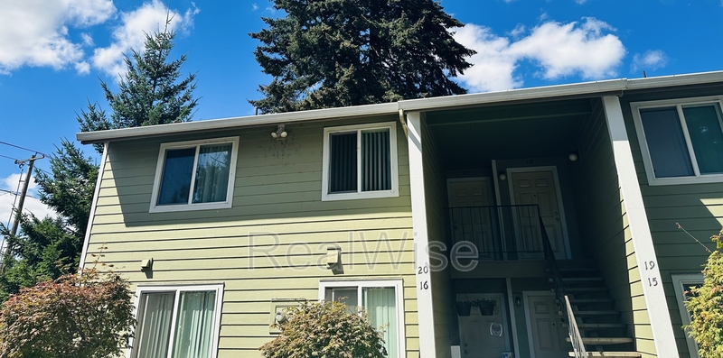Woodburn Condo: 100 Gatch St