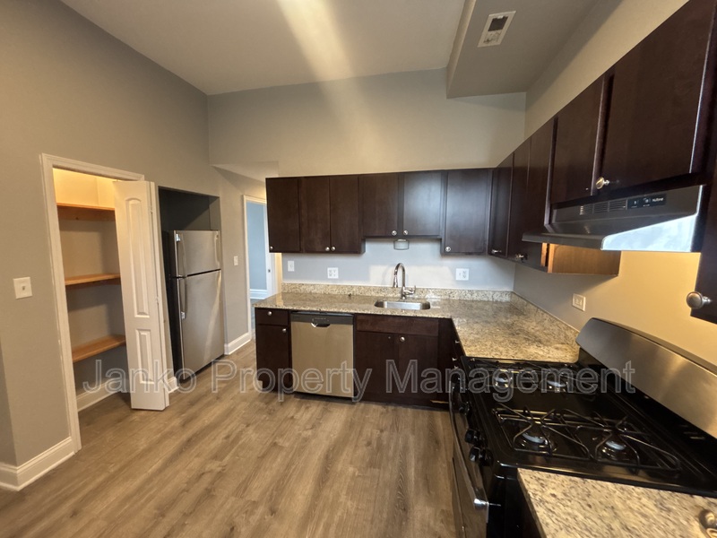Chicago Condo: 5700 S Wabash Ave