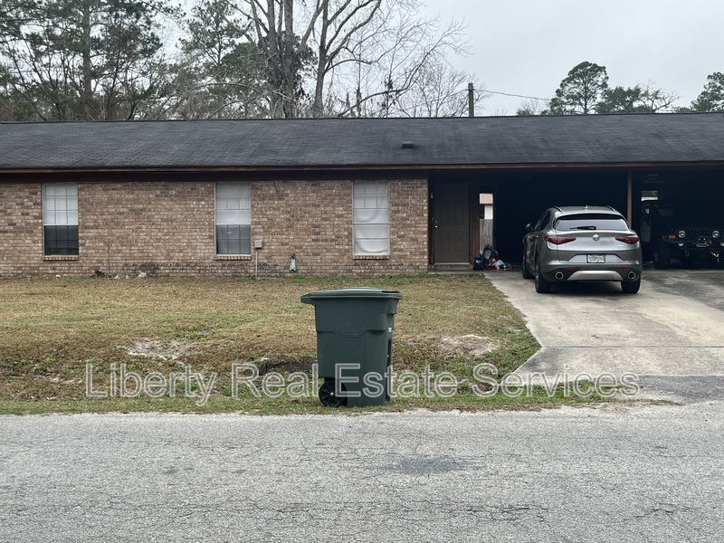 Hinesville Condo: 989 Live Oak Dr