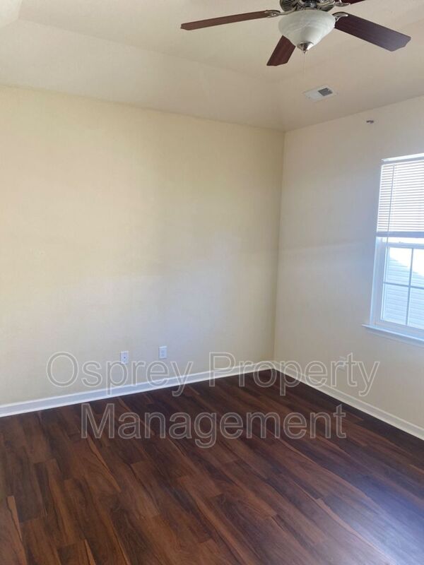 ADORABLE 3 BED/ 2.5 BATH WITH OPEN CONCEPT KITCHEN RENT SPECIAL HALF OFF IF MOVE IN BY 12/15 - Photo 11