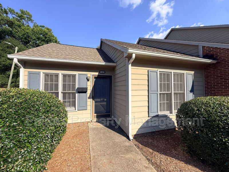 Durham House: 2610 Hitchcock Dr