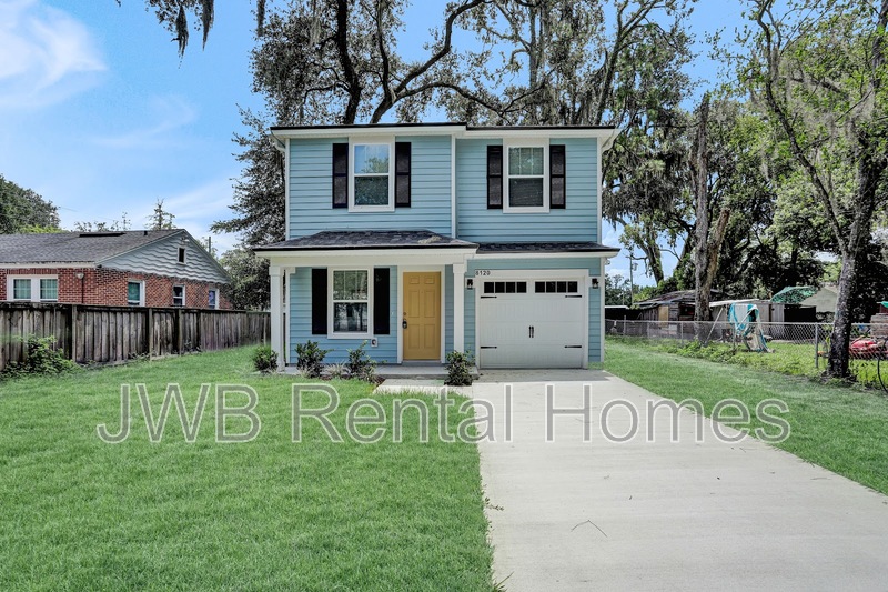 Jacksonville House: 8120 Mariner St