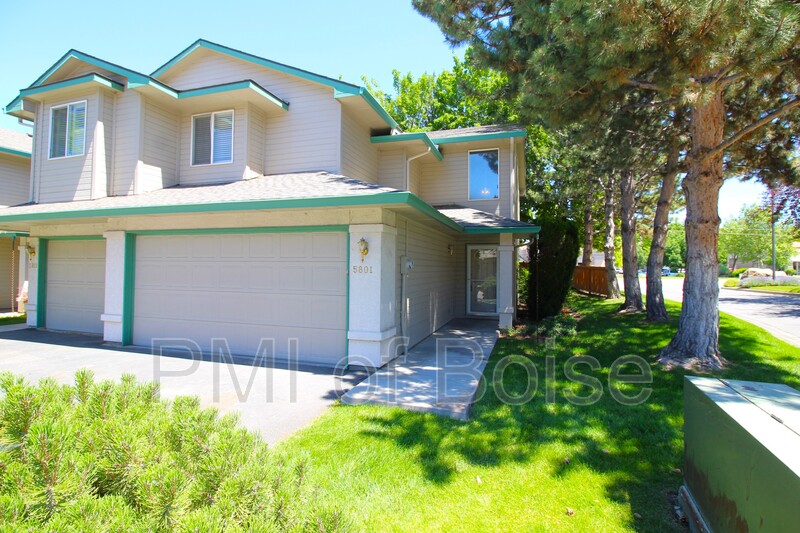 Garden City House: 5801 N Cobbler Ln