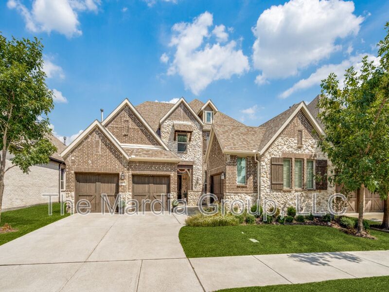 Allen House: 905 Asbury Dr