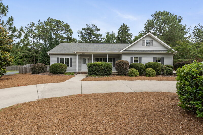 Pinehurst House: 1350 Monticello Drive