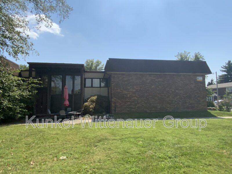 Freeburg Condo: 1-10 Sunset Drive