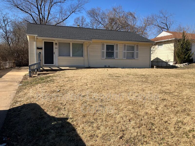 Saint Louis House: 9839 Medford Dr