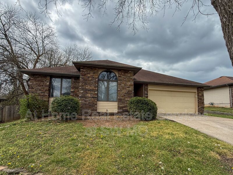 Springfield House: 2596 W Buena Vista St