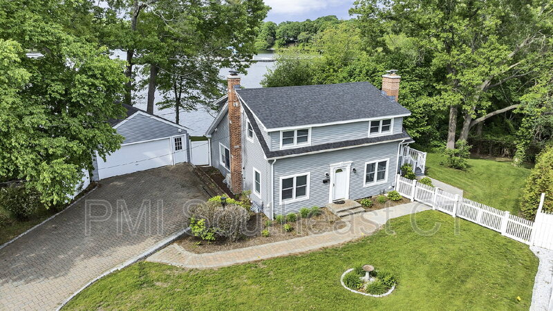 Niantic House: 51 Lake Avenue