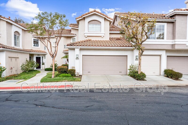 Anaheim Townhome: 1037 S Daybreak Ct