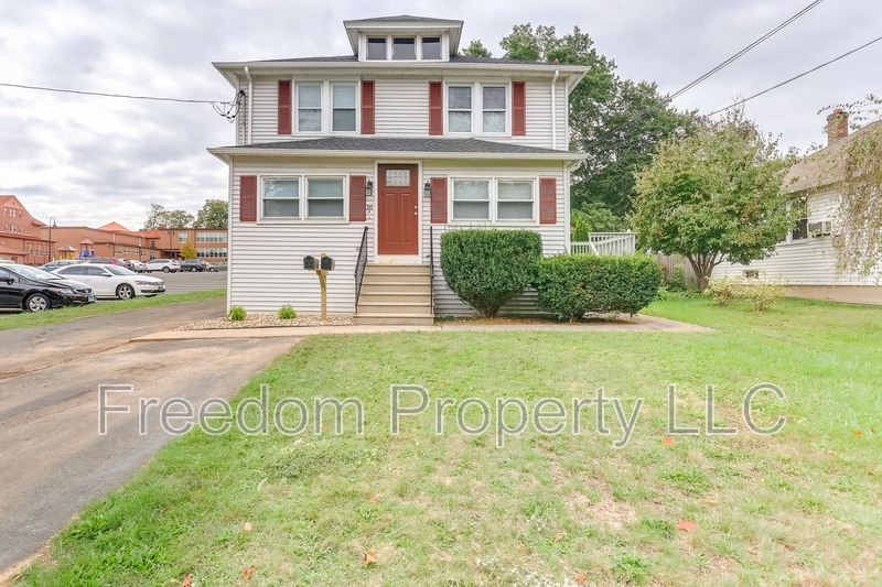 Berlin Condo: 18 Peck St Berlin