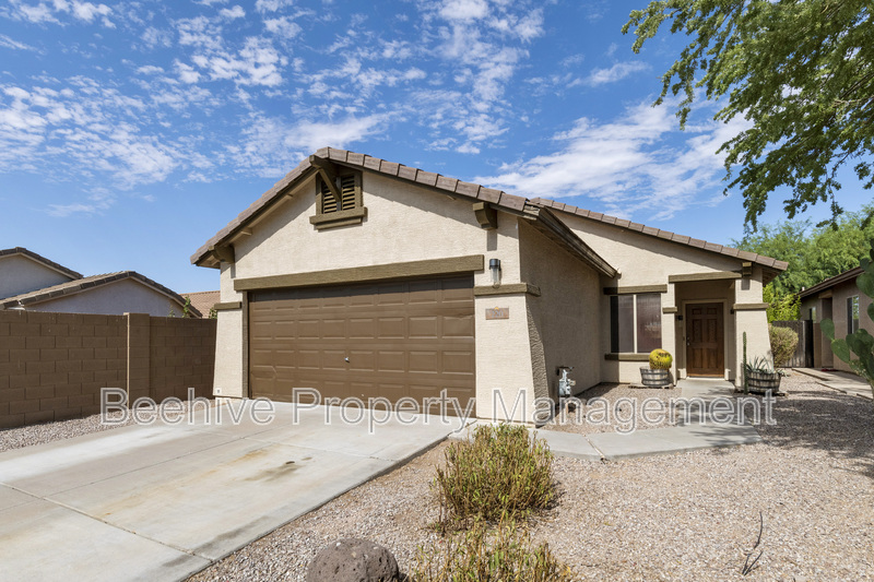 Apache Junction House: 220 N 110th St