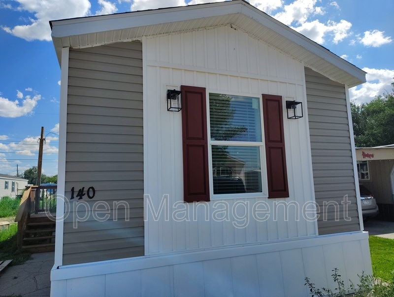 Gering House: 120 Terry Blvd