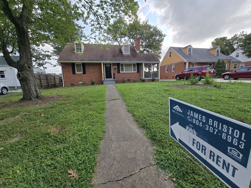 Richmond House: 6012 Mann Ave