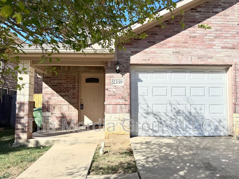 Arlington House: 2339 Bloomfield Dr.