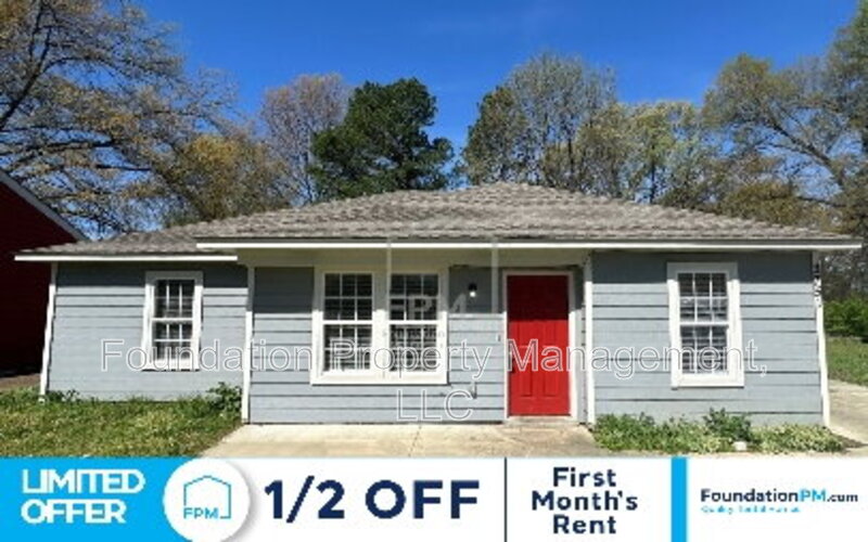 Memphis House: 3751 Oak Lake Lane
