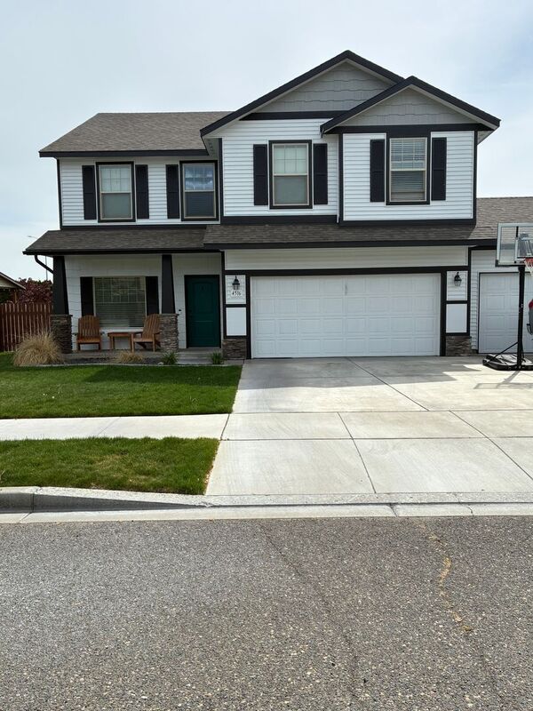 Pasco House: 4516 NW Commons Dr.