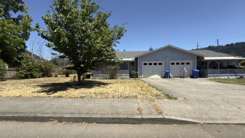 Winston Condo: 550 SE Center St