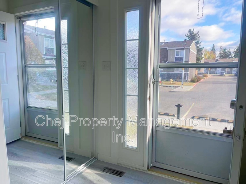 Edmonton House: 3115 119 St NW
