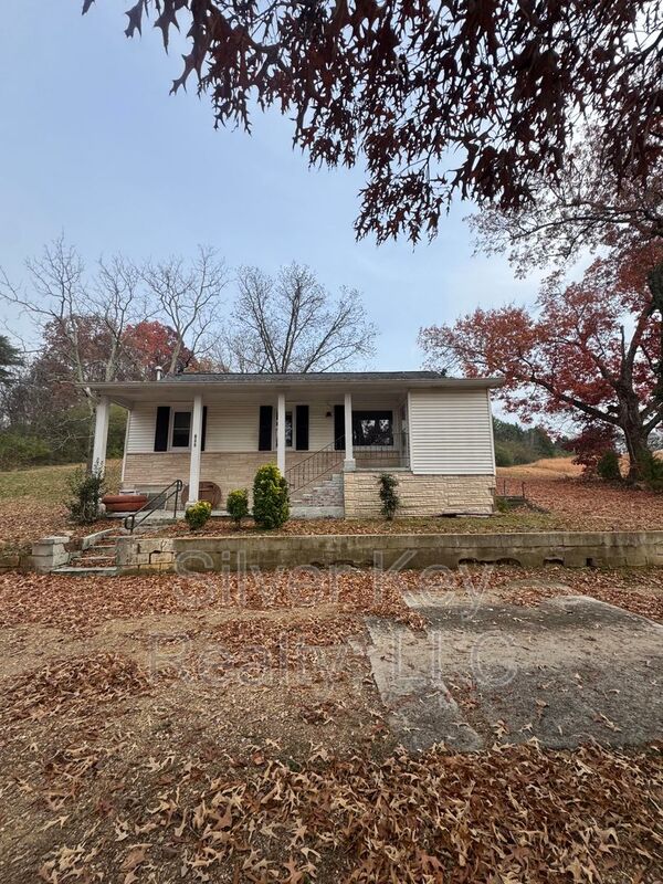Athens House: 703 Old Riceville Road
