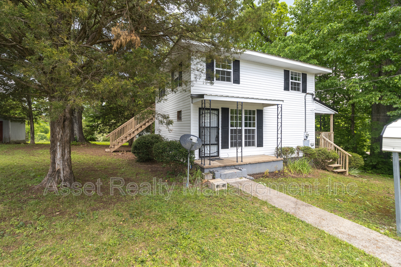 (S) Knoxville House: 513 Benton Cir